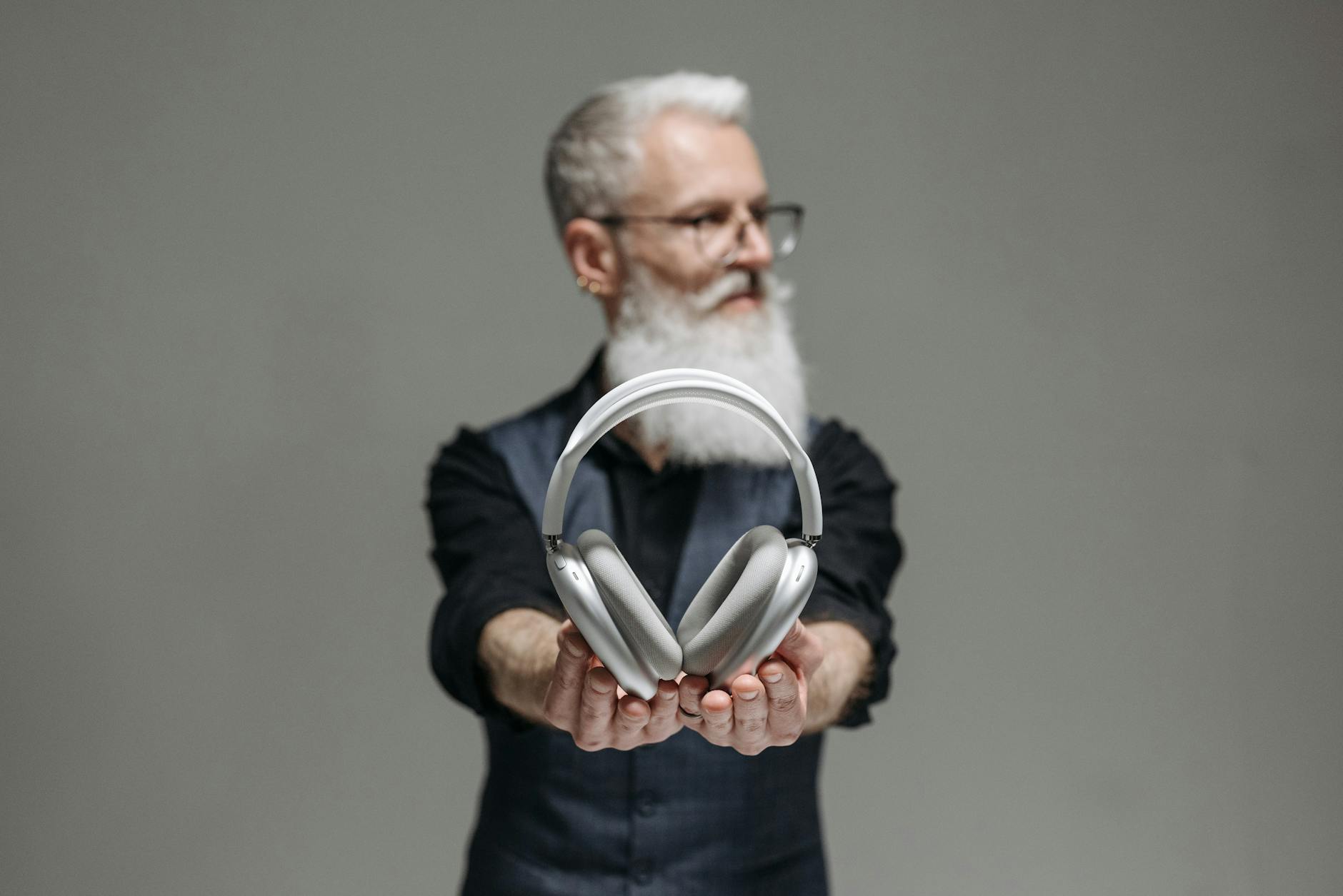 Apple’s AirPods Max 2: AI Translation in a $549 Shell