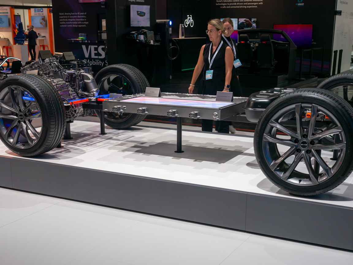 BYD’s 625-mile battery: real shift or range arms race?