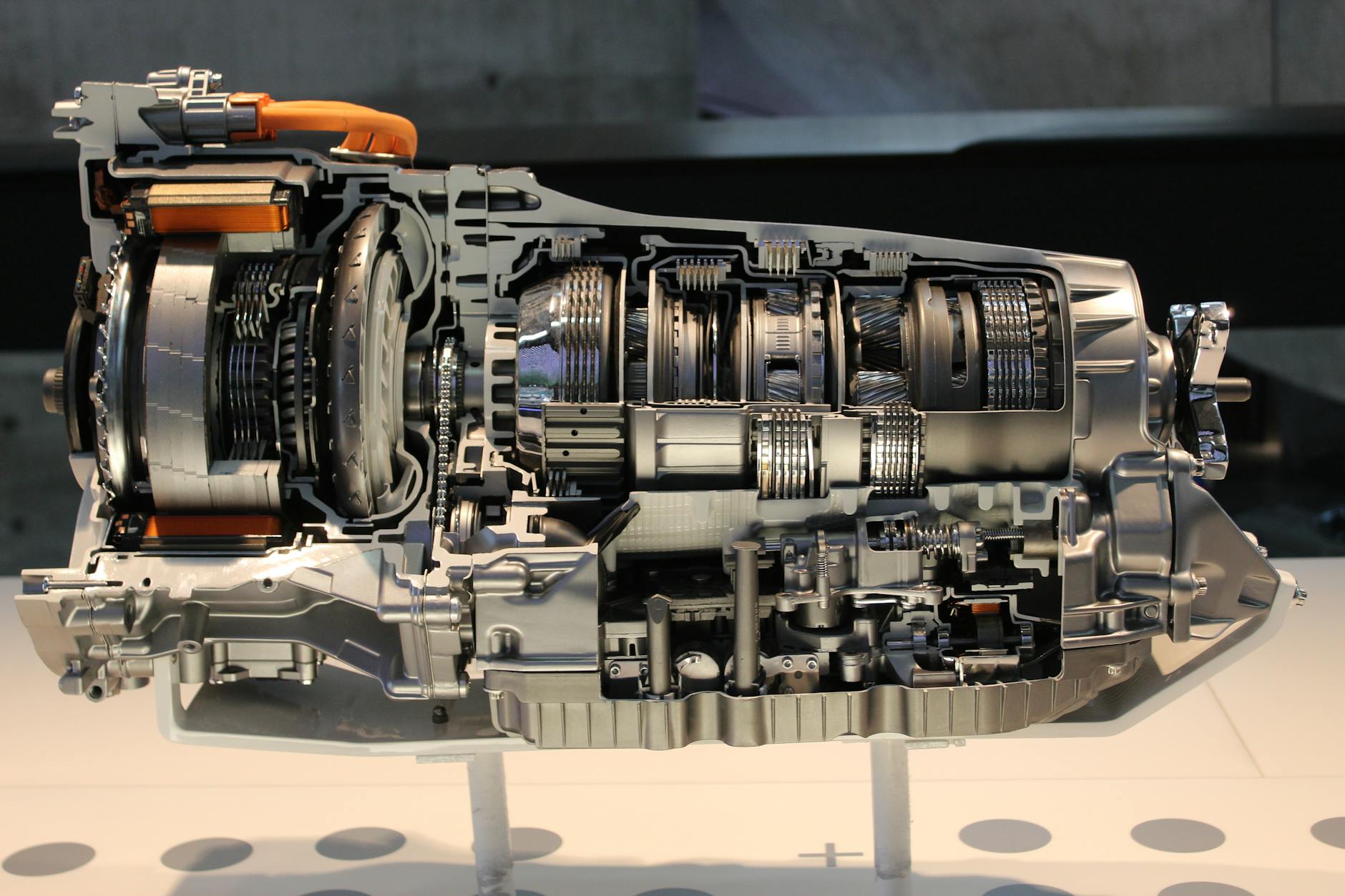 Geely’s 48.4% efficient engine redefines hybrid performance