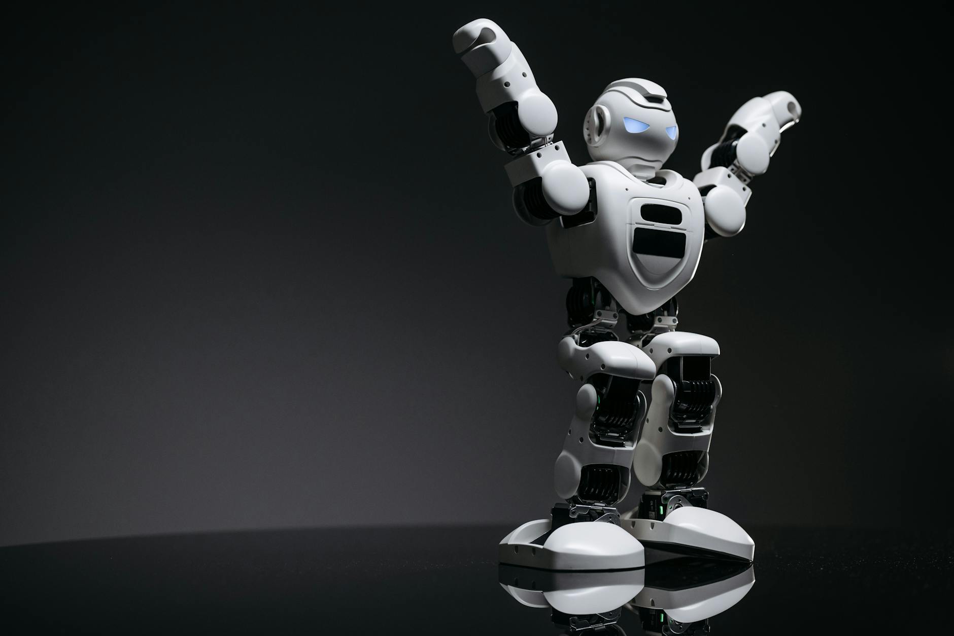 Humanoid Tennis: Demo Sparkle vs. Real-World Dust