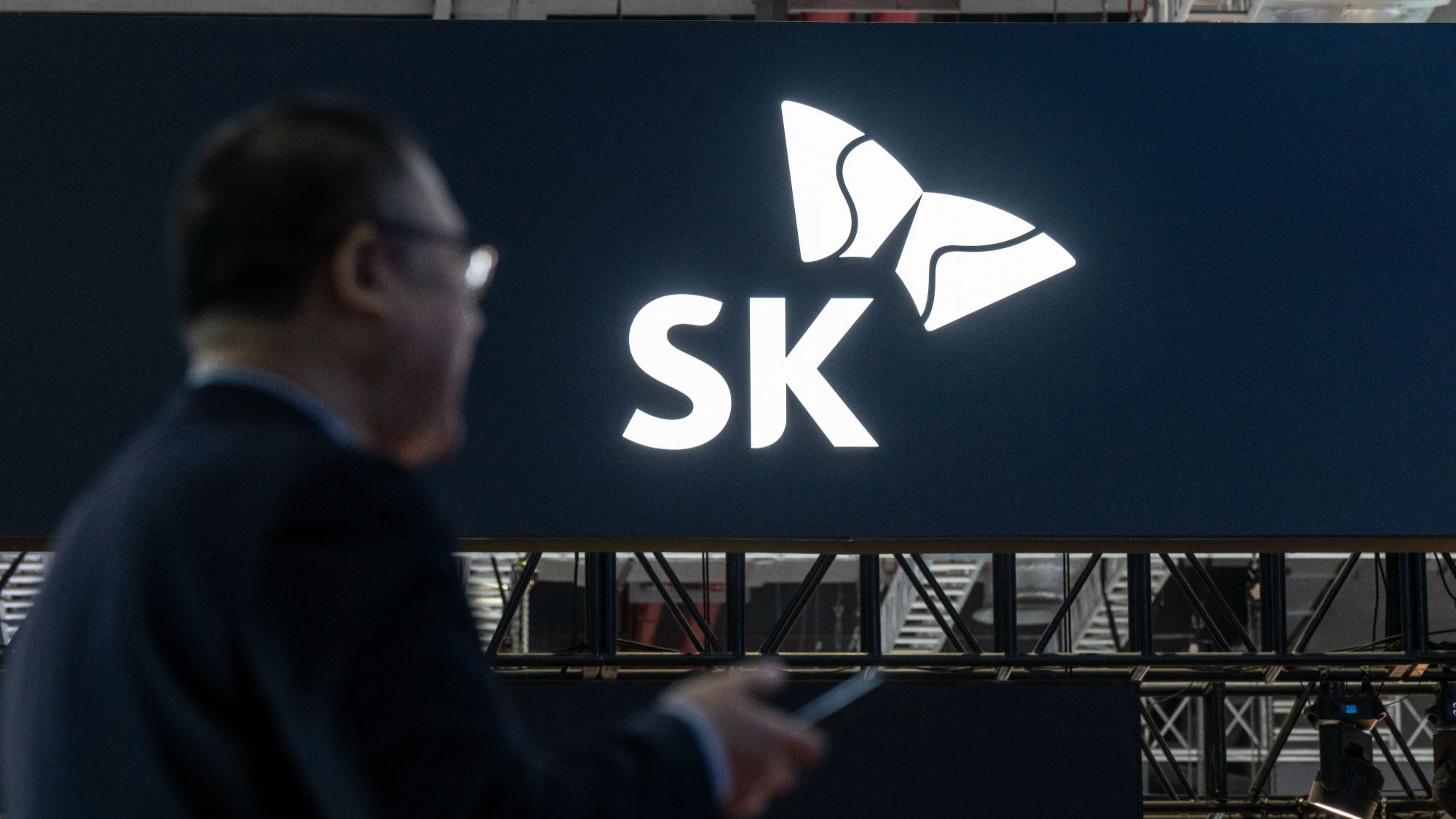 SK hynix’s $8B ASML bet reshapes memory for AI and PCs
