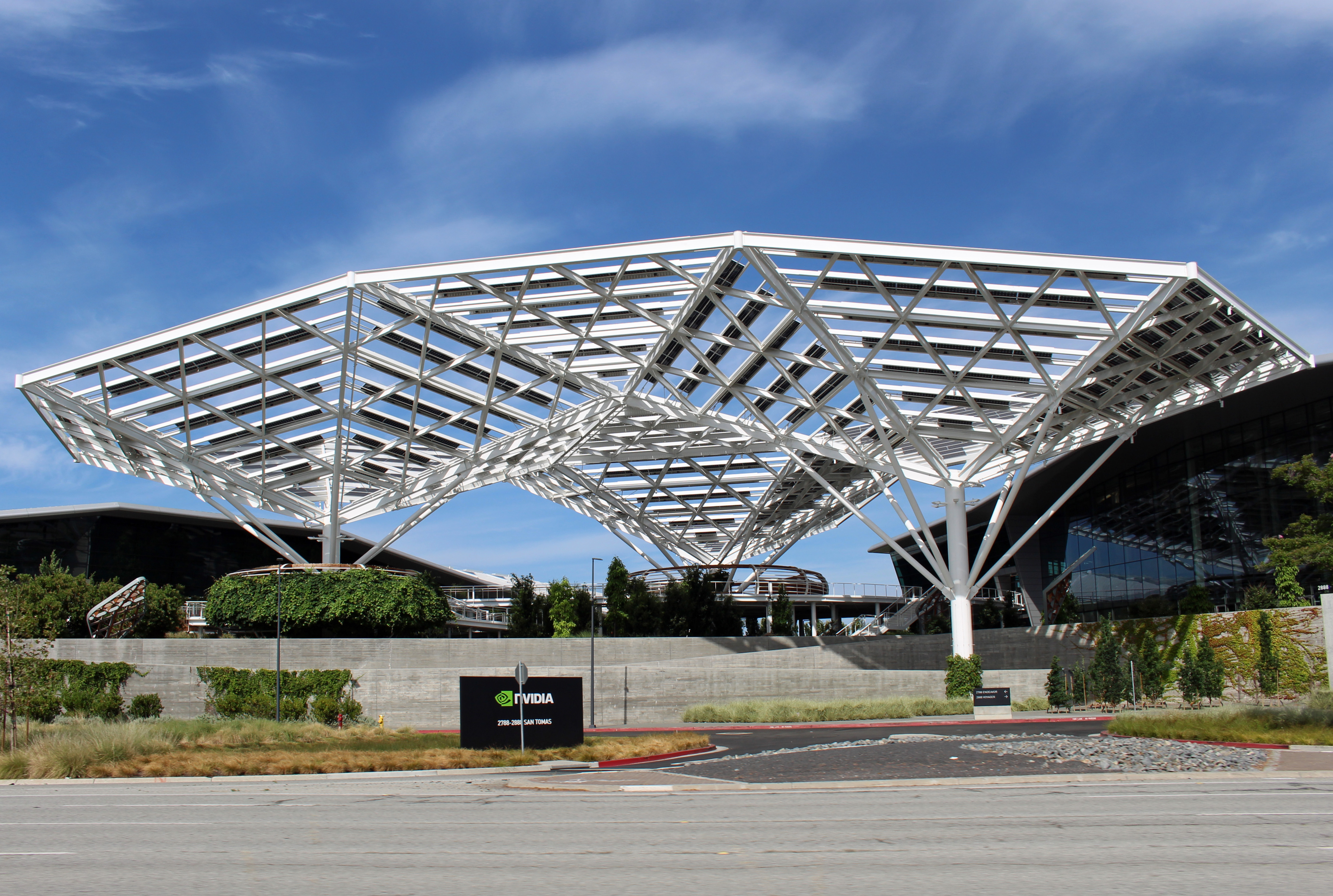 From pilot to product: the race to own AI workloads in the last mile