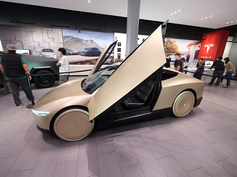 Tesla’s Robotaxis: Remote Humans at the Wheel Below 10 MPH