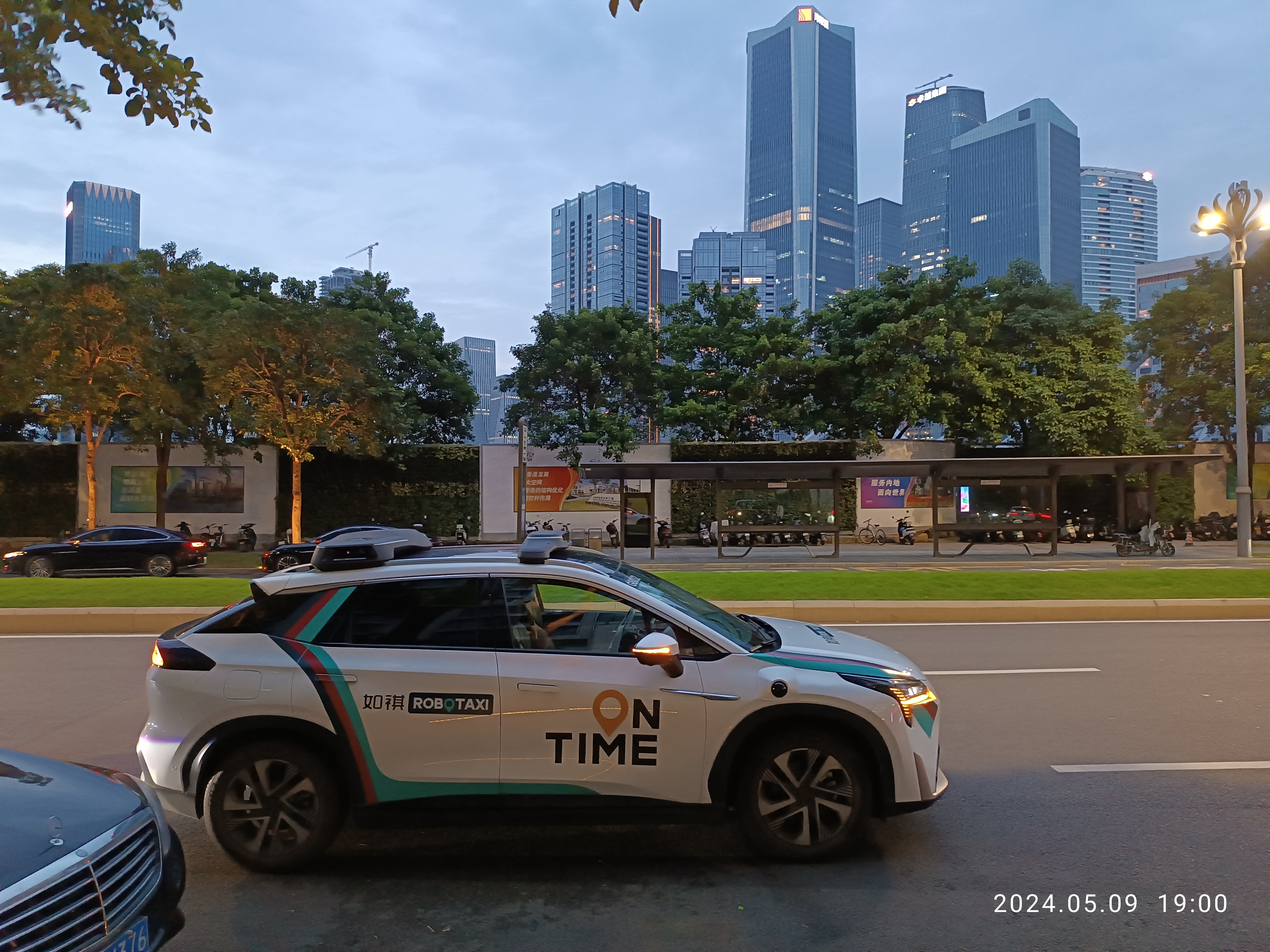 Waymo at the Airport: Robotaxis Beyond Demo Mode